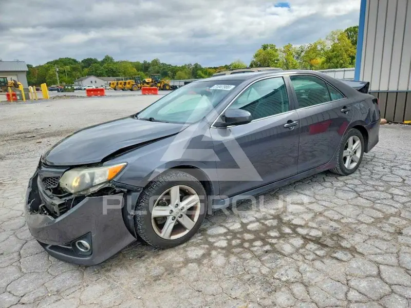 2013 Toyota CAMRY фото