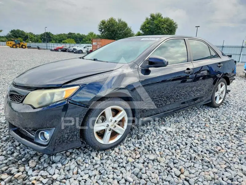 2013 Toyota CAMRY фото