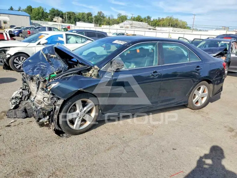 2013 Toyota CAMRY фото