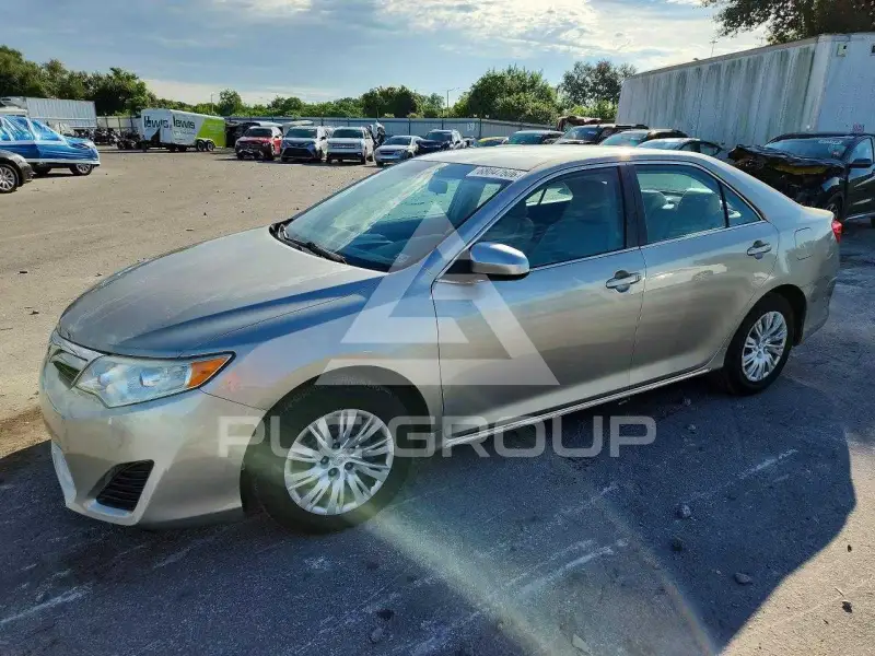 2013 Toyota CAMRY фото
