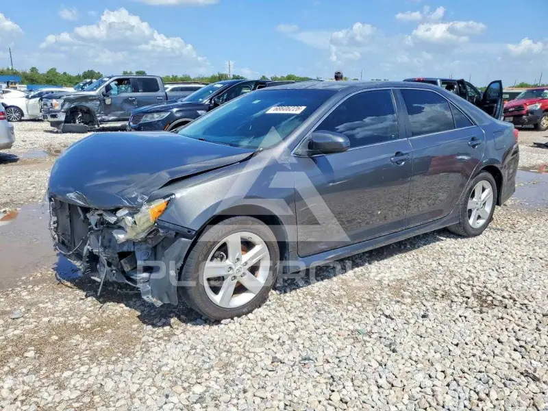 2013 Toyota CAMRY фото