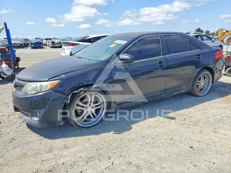 2013 Toyota CAMRY фото