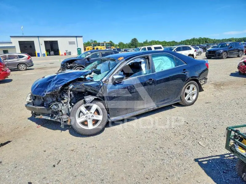 2013 Toyota CAMRY photo