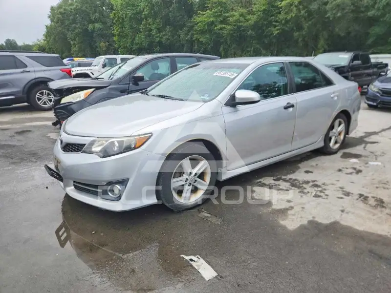 2013 Toyota CAMRY фото