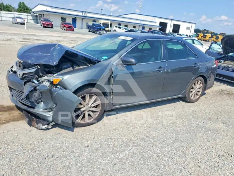 2013 Toyota CAMRY photo
