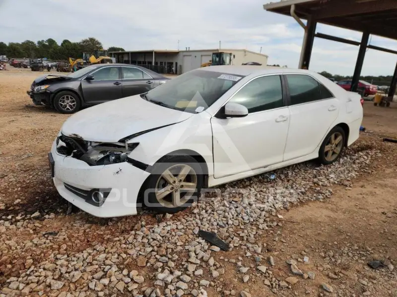 2013 Toyota CAMRY фото