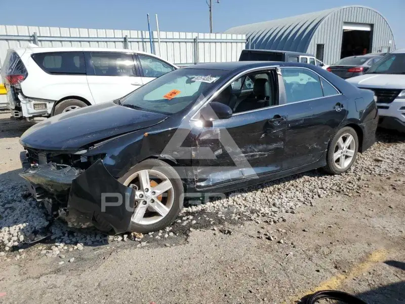 2013 Toyota CAMRY фото