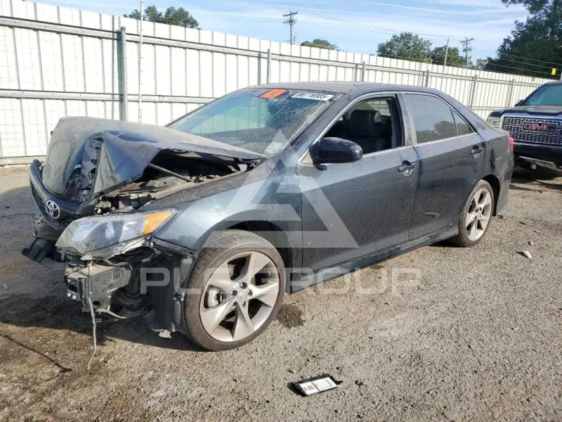 2013 Toyota CAMRY фото