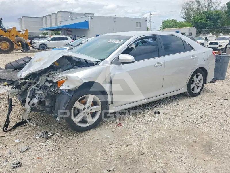 2013 Toyota CAMRY фото