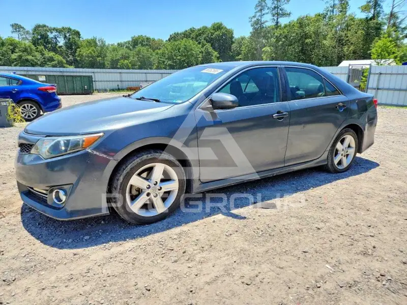 2013 Toyota CAMRY фото
