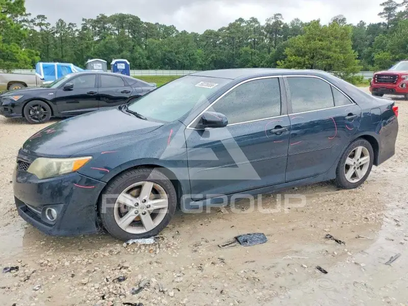 2013 Toyota CAMRY фото