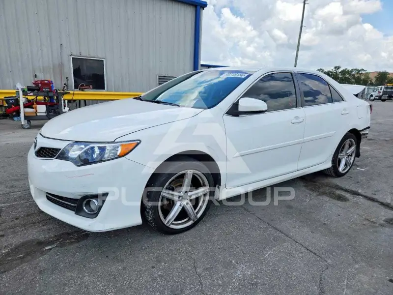 2013 Toyota CAMRY фото