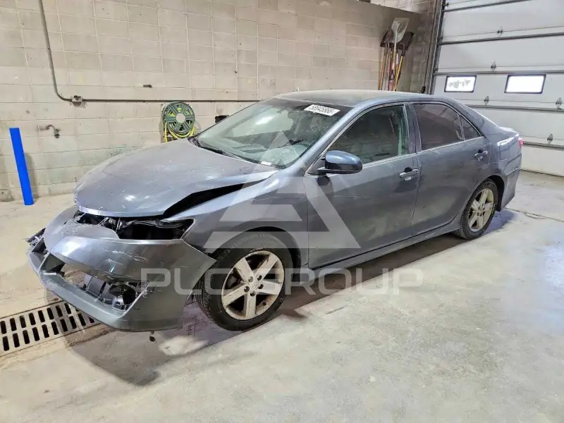 2013 Toyota CAMRY фото