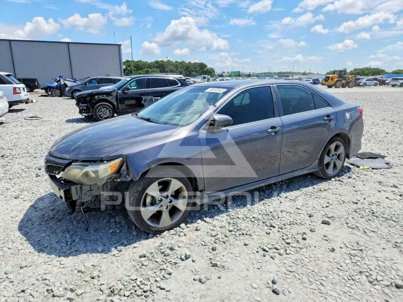 2013 Toyota CAMRY photo