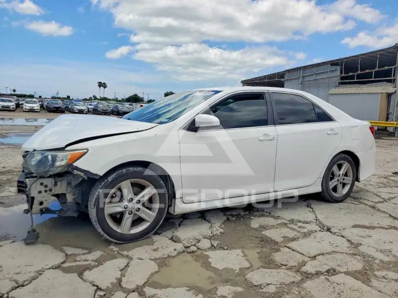 2013 Toyota CAMRY фото