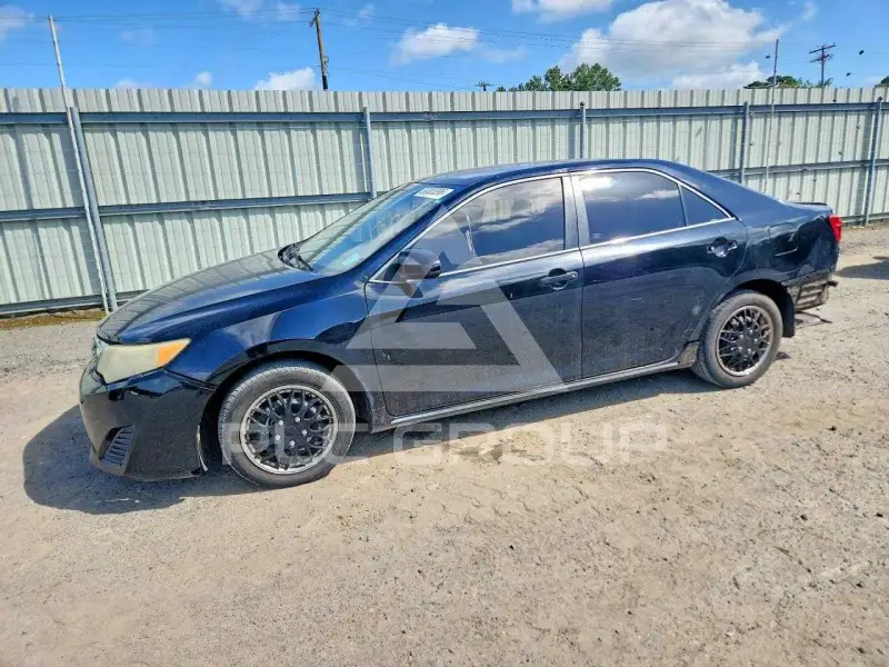 2013 Toyota CAMRY фото