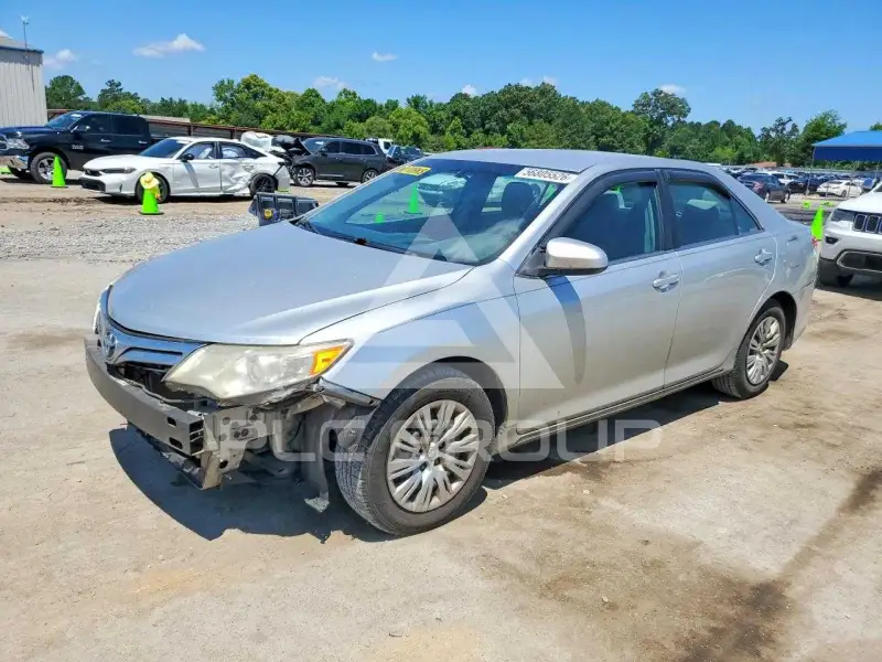 2013 Toyota CAMRY фото