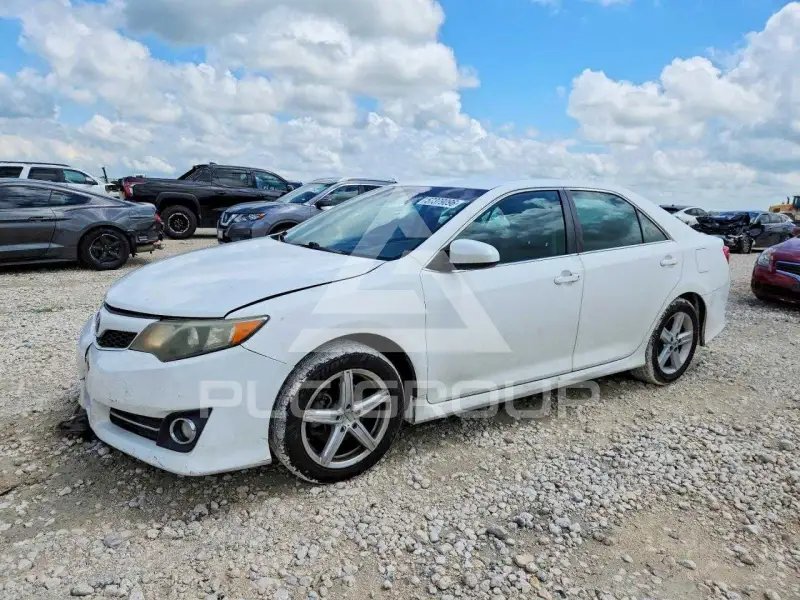 2013 Toyota CAMRY фото