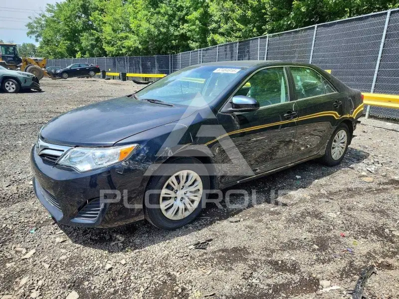 2013 Toyota CAMRY photo