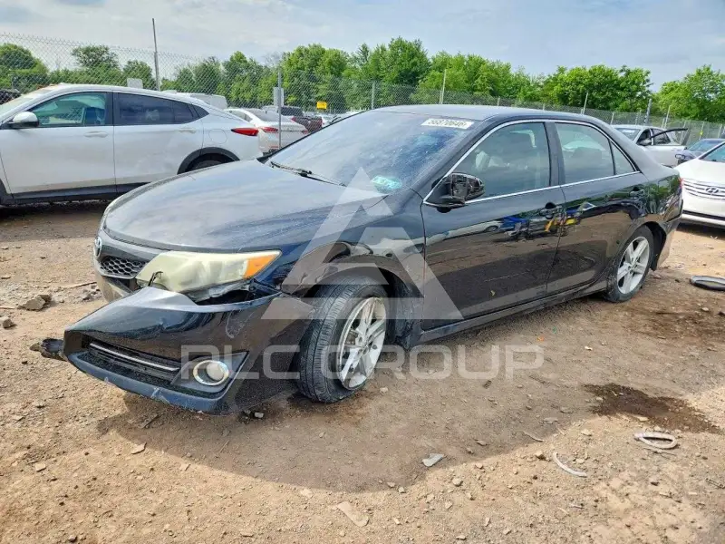 2013 Toyota CAMRY фото