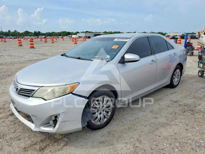 2013 Toyota CAMRY фото