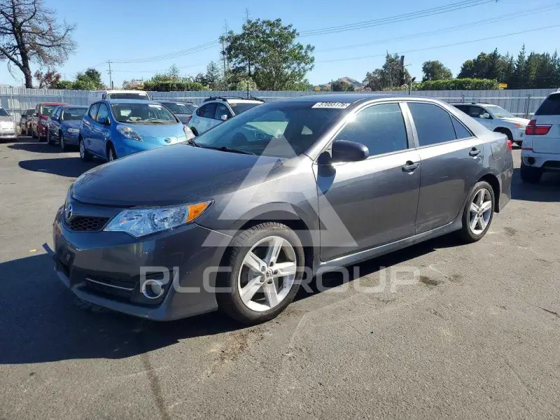 2013 Toyota CAMRY фото