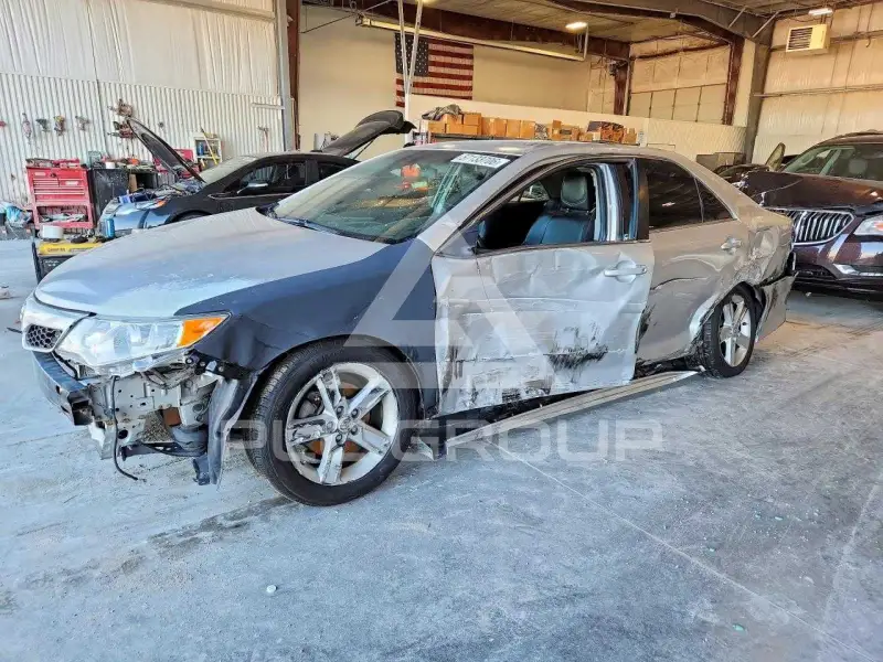 2013 Toyota CAMRY photo