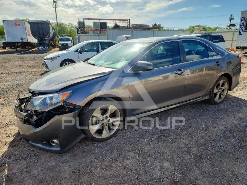 2013 Toyota CAMRY фото