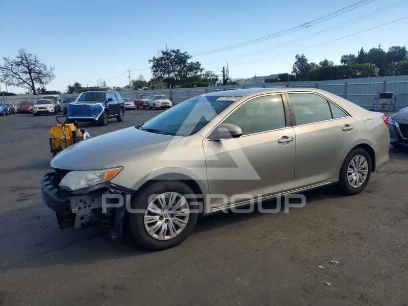 2013 Toyota CAMRY фото