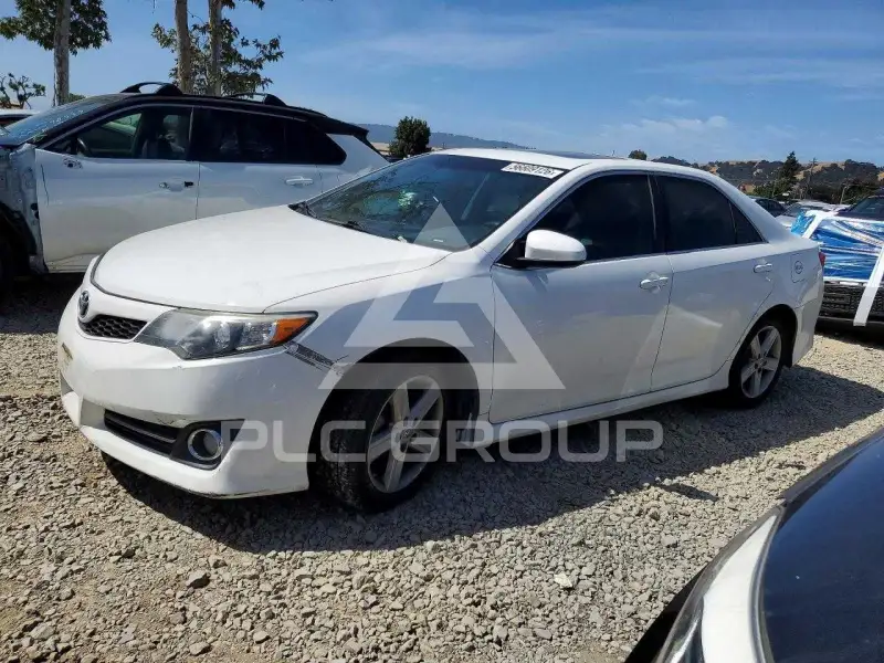 2013 Toyota CAMRY фото