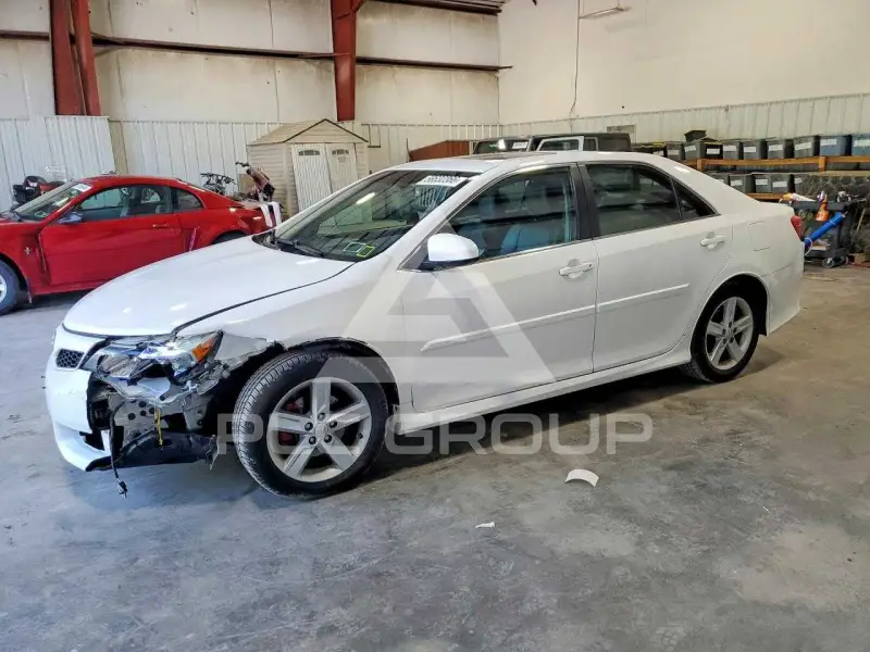 2013 Toyota CAMRY фото