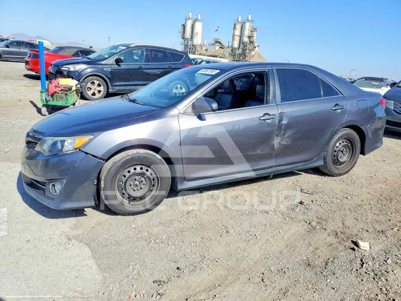 2013 Toyota CAMRY фото