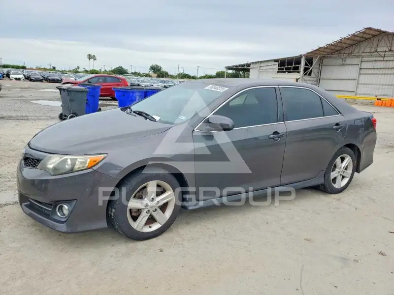 2013 Toyota CAMRY фото