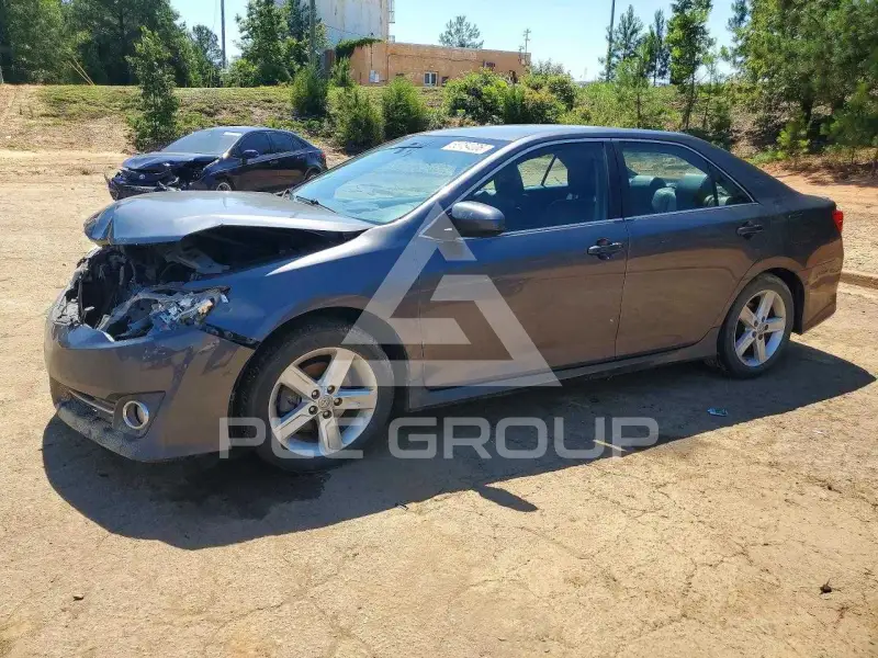 2013 Toyota CAMRY фото