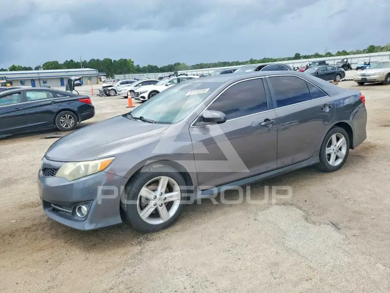 2013 Toyota CAMRY фото