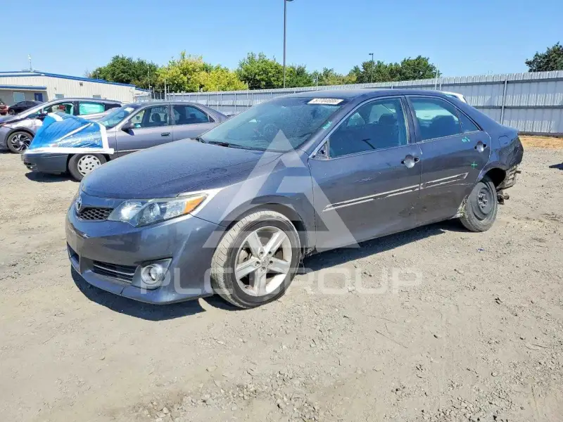 2013 Toyota CAMRY фото