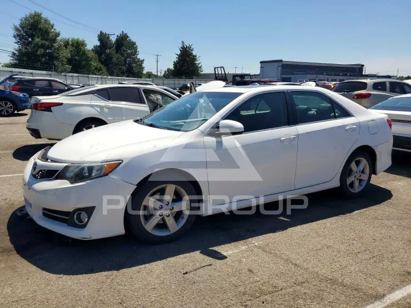 2013 Toyota CAMRY фото