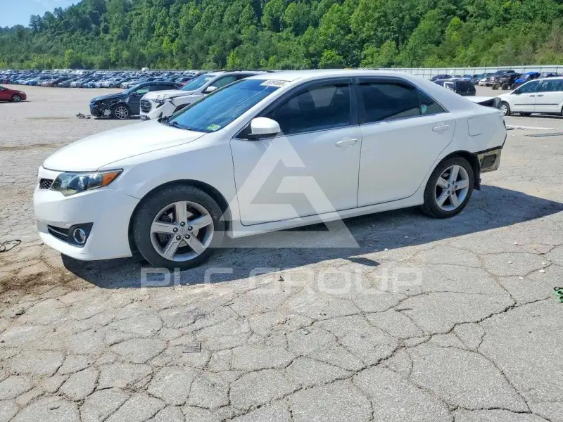 2013 Toyota CAMRY фото