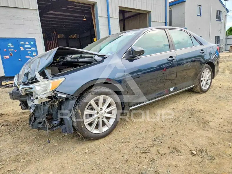 2013 Toyota CAMRY фото