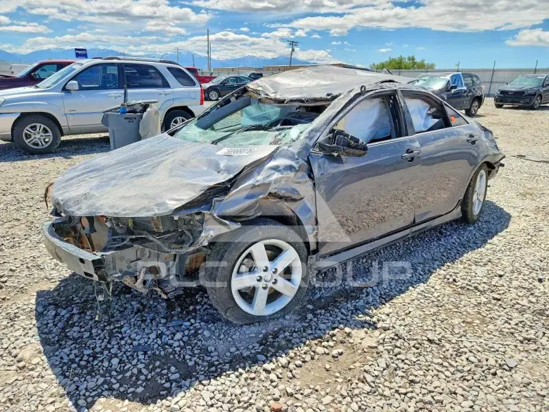 2013 Toyota CAMRY фото