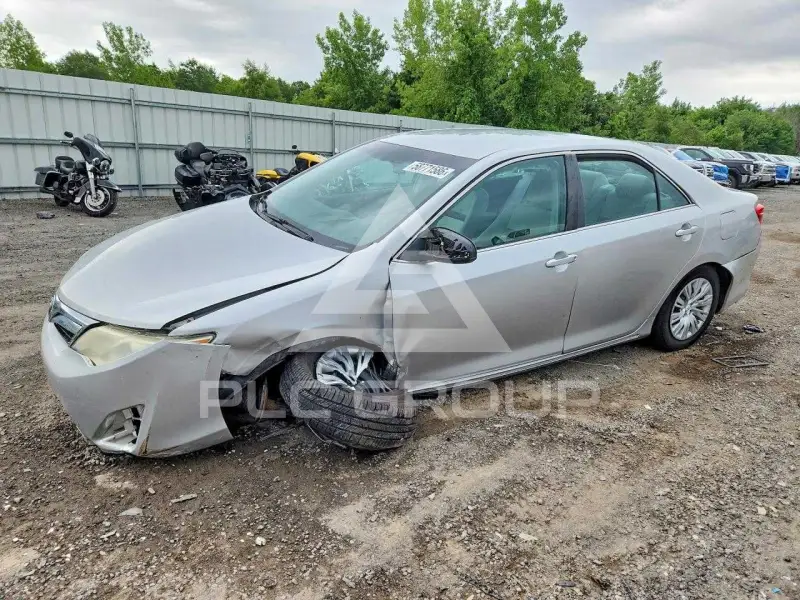 2013 Toyota CAMRY фото