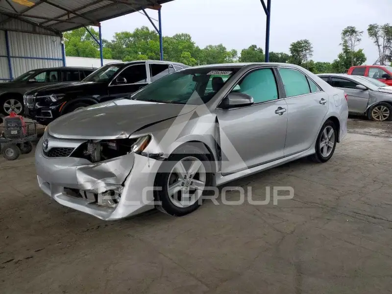 2013 Toyota CAMRY photo