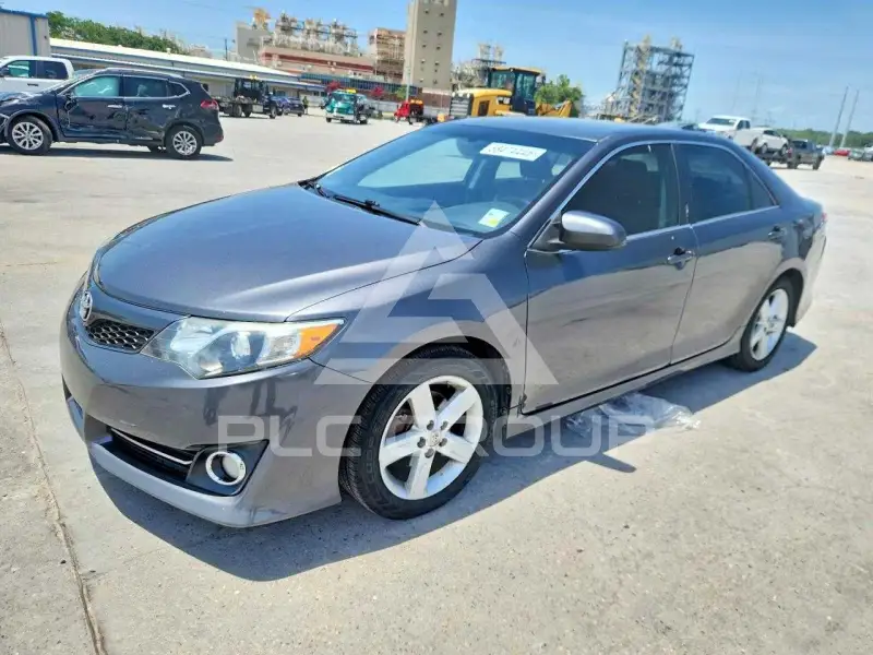 2013 Toyota CAMRY фото