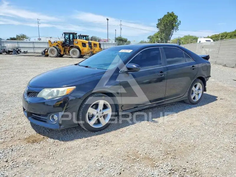 2013 Toyota CAMRY фото