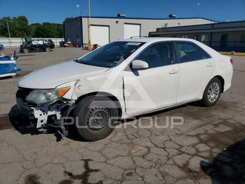 2013 Toyota CAMRY фото