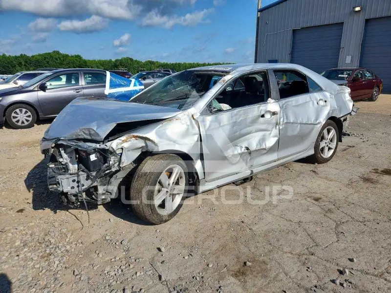 2013 Toyota CAMRY photo