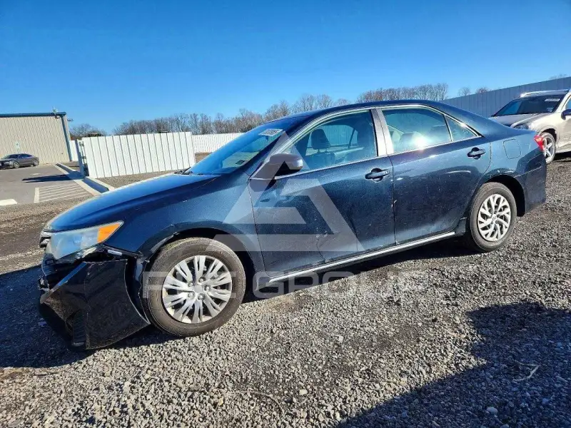 2013 Toyota CAMRY фото