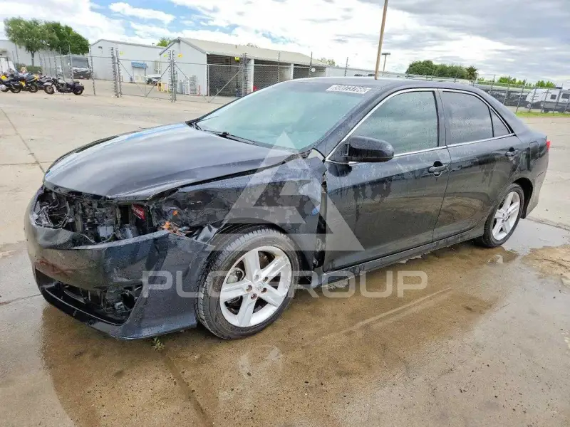 2013 Toyota CAMRY фото