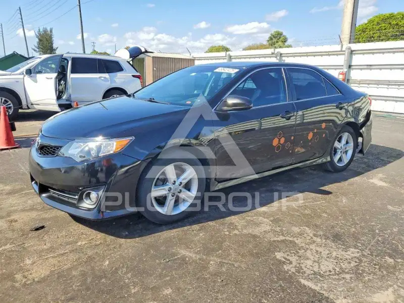 2013 Toyota CAMRY фото