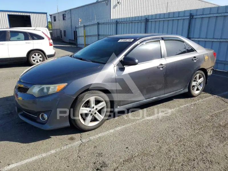 2013 Toyota CAMRY фото
